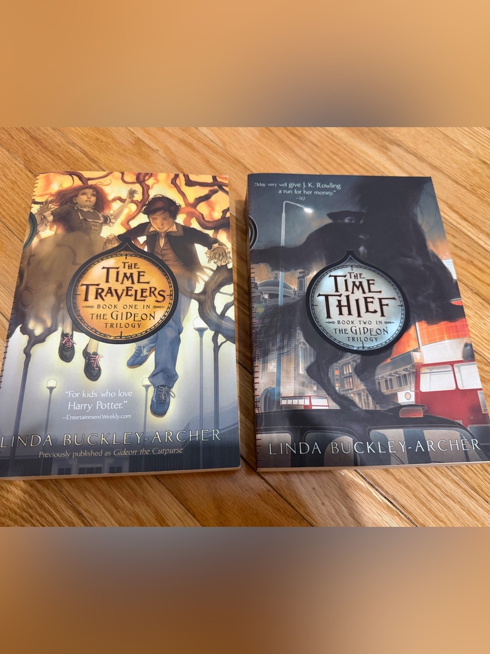 Linda Buckley-Archer The Time Traveler's & The Time Thief Paperback Book Set
